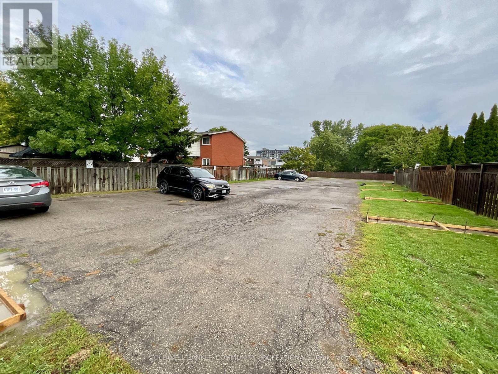 4 Rosanne Crescent, Hamilton, ON - Outdoor