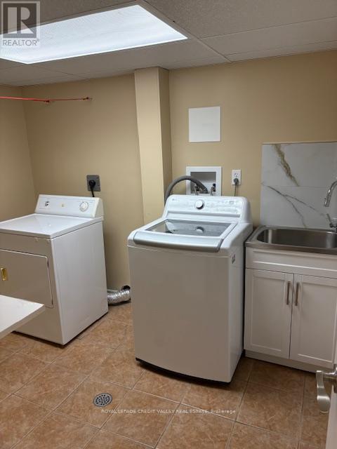 2502 Trident Avenue, Mississauga, ON - Indoor Photo Showing Laundry Room
