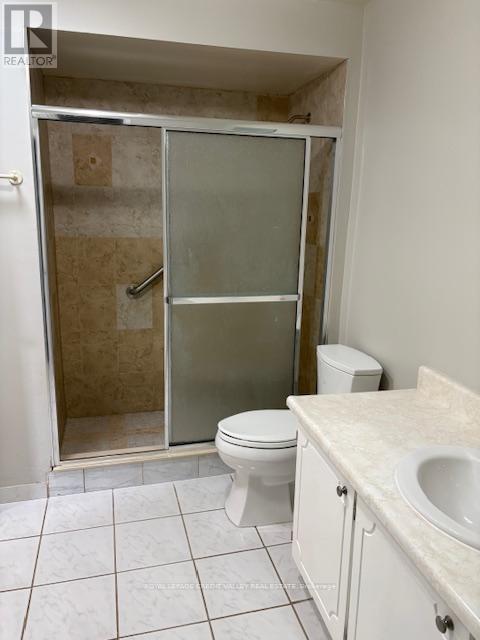 2502 Trident Avenue, Mississauga, ON - Indoor Photo Showing Bathroom
