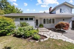 45 Crescent Road Oakville, ON L6K 1W3