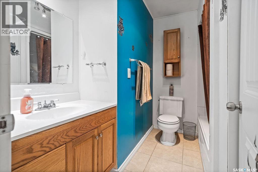 50 Hyland Crescent, Regina, SK - Indoor Photo Showing Bathroom