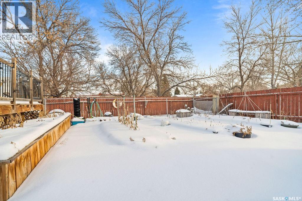 50 Hyland Crescent, Regina, SK - Outdoor