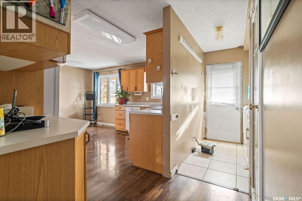 50 Hyland Crescent, Regina, SK - Indoor Photo Showing Kitchen