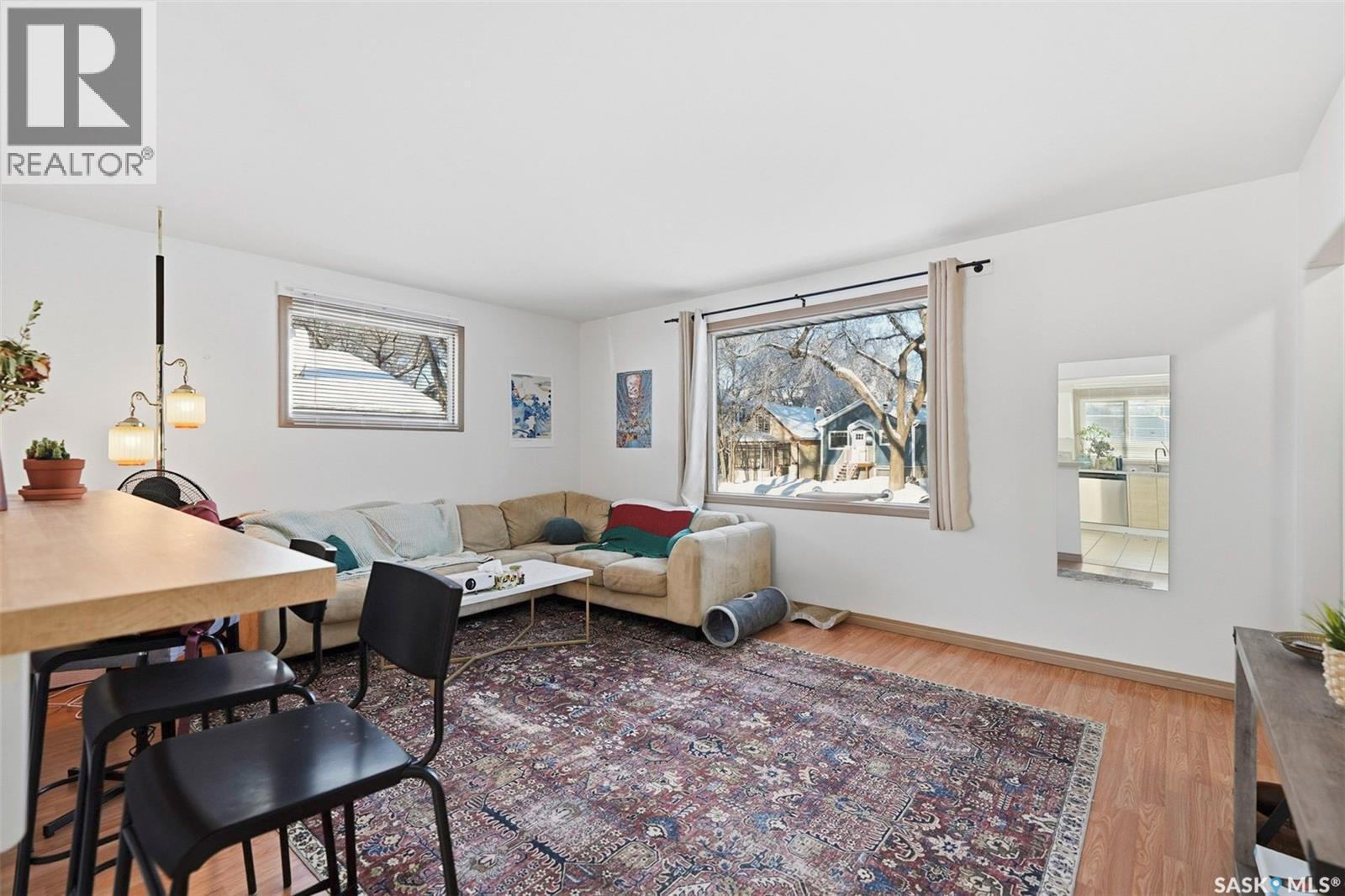 1022 9Th Street E, Saskatoon, SK - Indoor Photo Showing Living Room