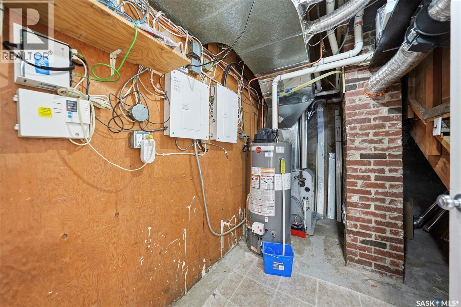1022 9Th Street E, Saskatoon, SK - Indoor Photo Showing Basement