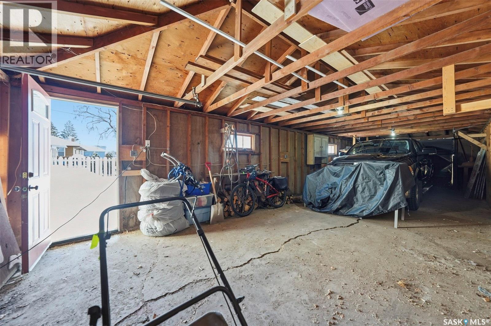 1022 9Th Street E, Saskatoon, SK - Indoor