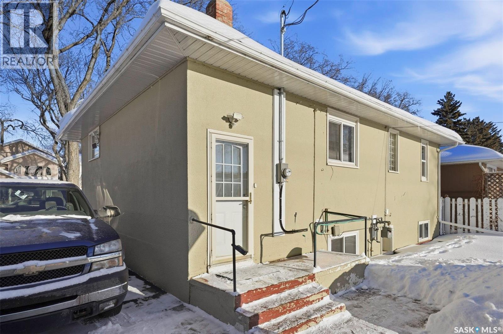 1022 9Th Street E, Saskatoon, SK - Outdoor With Exterior