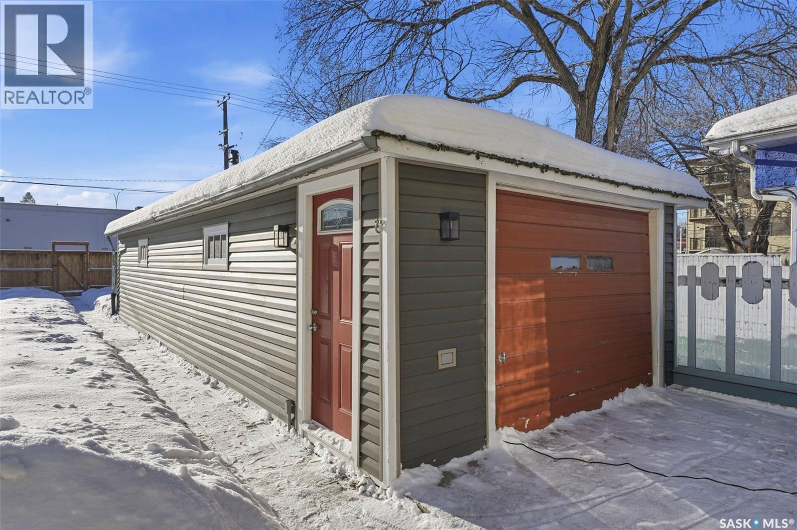 1022 9Th Street E, Saskatoon, SK - Outdoor