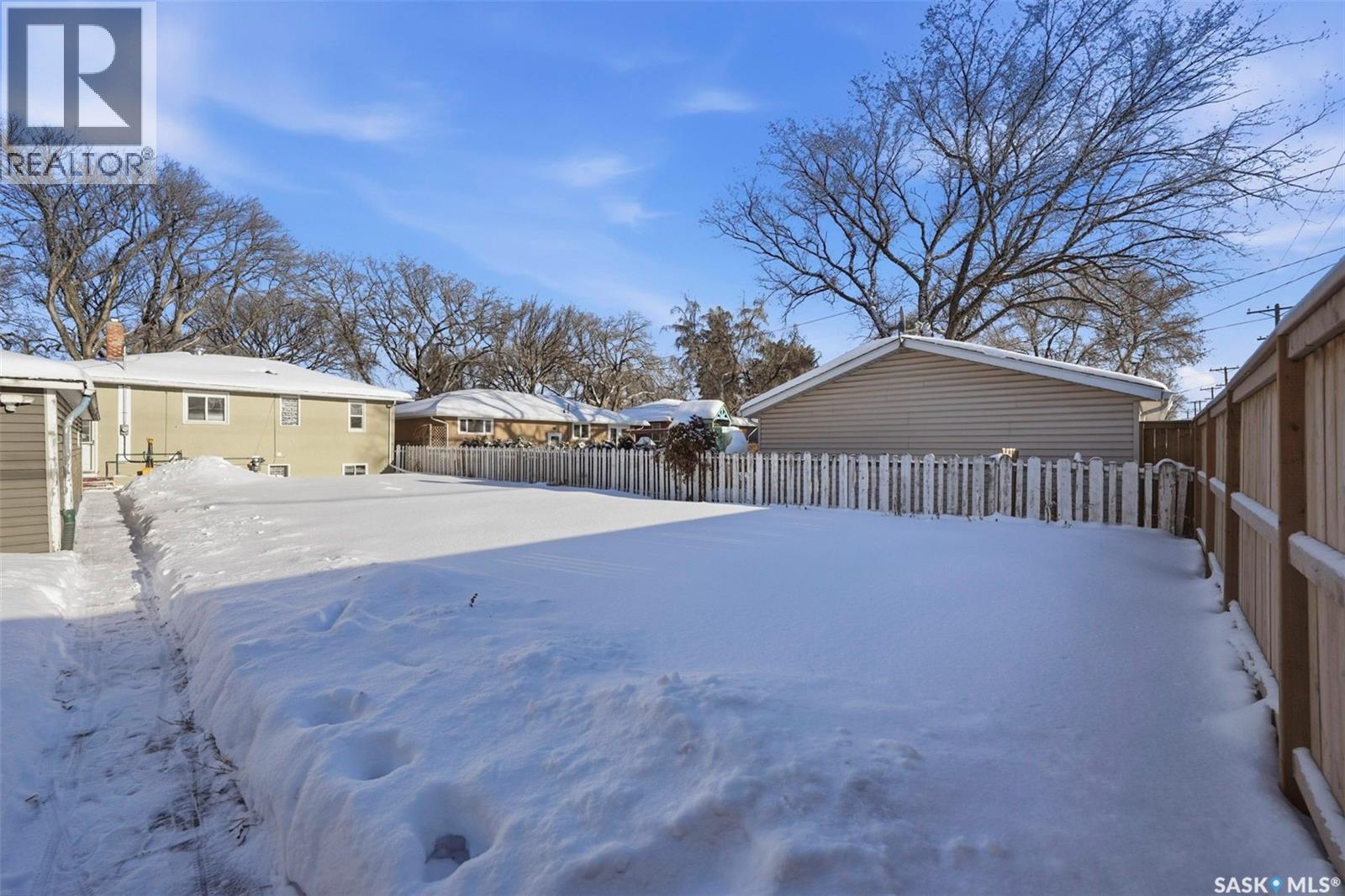1022 9Th Street E, Saskatoon, SK - Outdoor