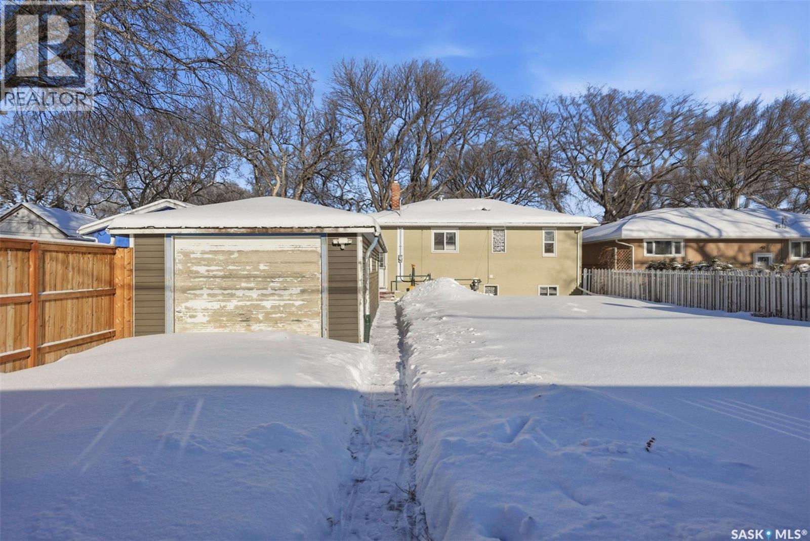 1022 9Th Street E, Saskatoon, SK - Outdoor