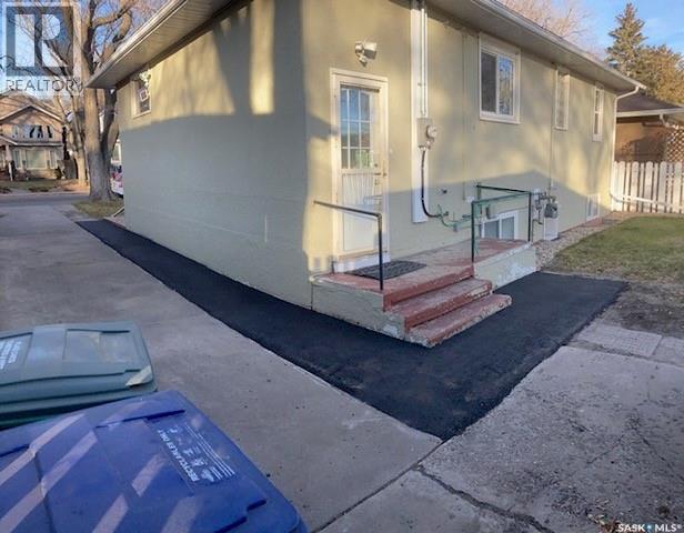 1022 9Th Street E, Saskatoon, SK - Outdoor