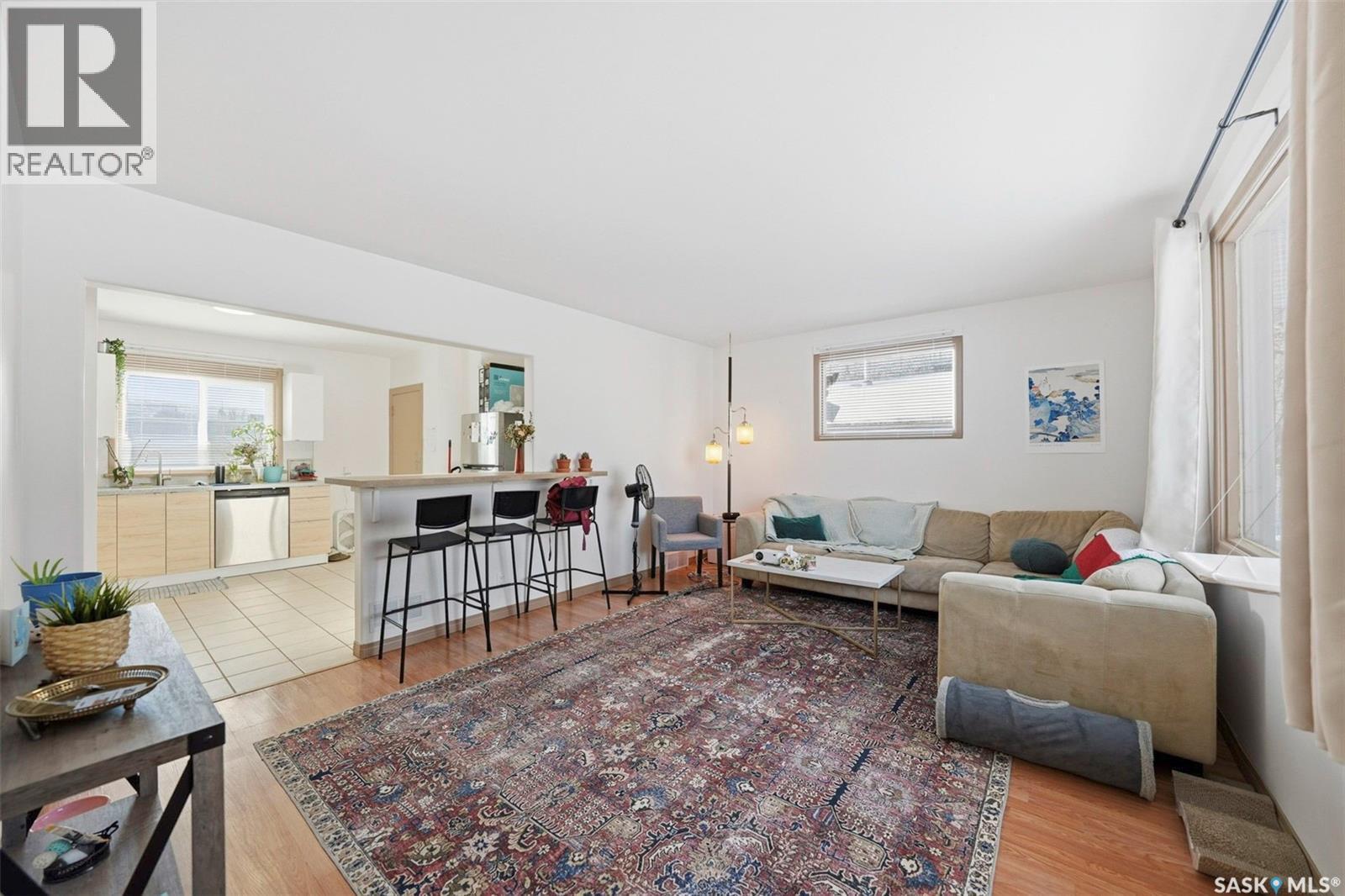 1022 9Th Street E, Saskatoon, SK - Indoor Photo Showing Living Room