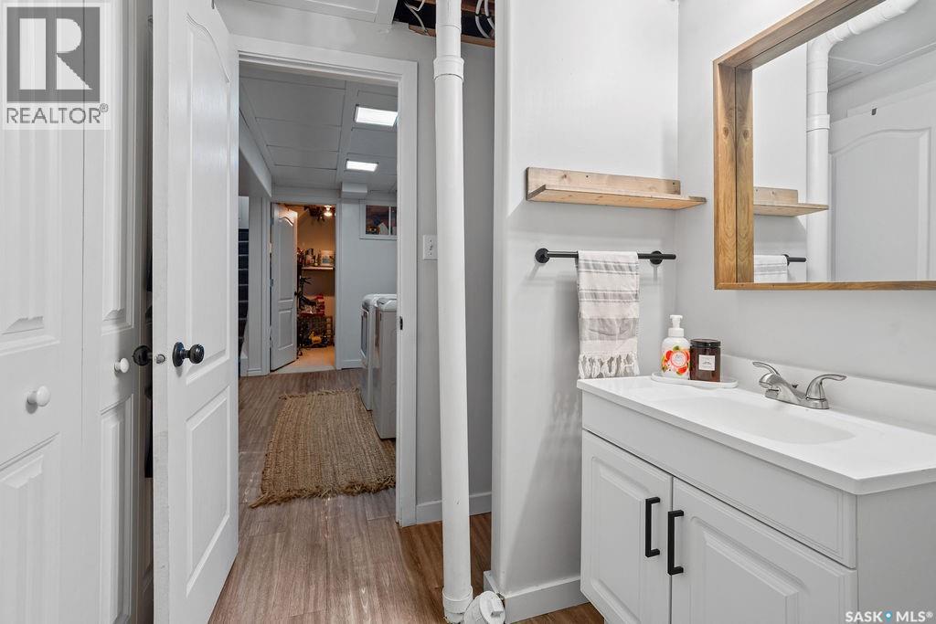 4601 Castle Road, Regina, SK - Indoor Photo Showing Bathroom