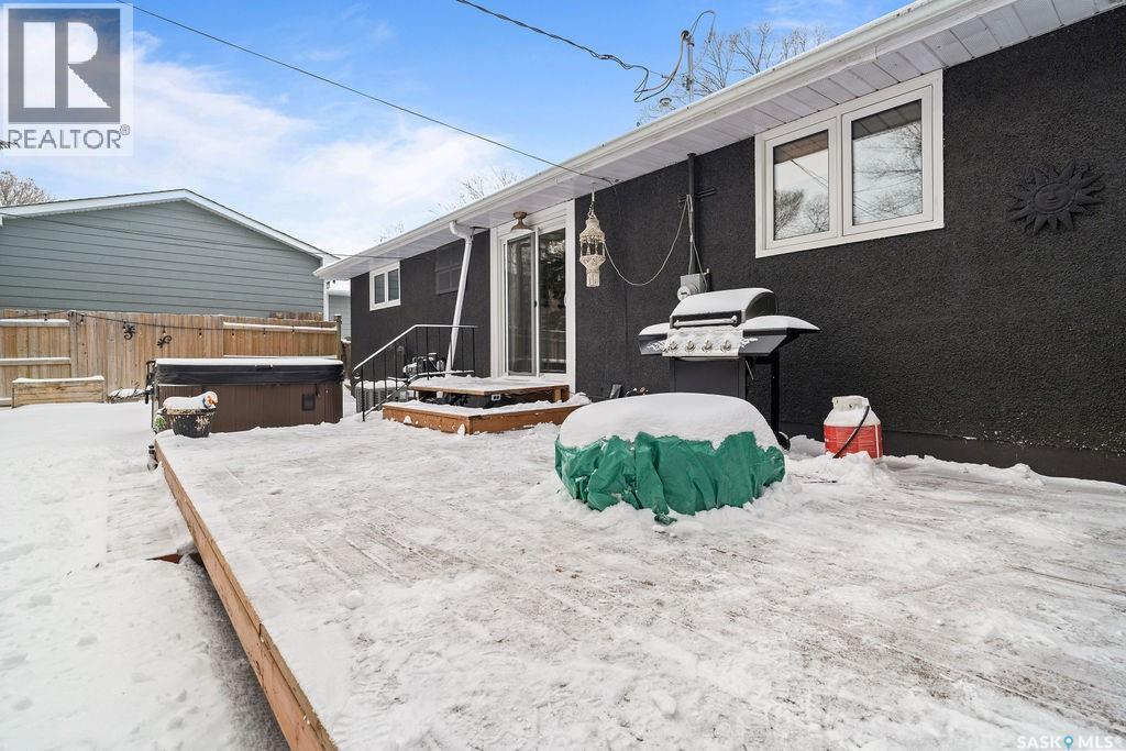 4601 Castle Road, Regina, SK - Outdoor