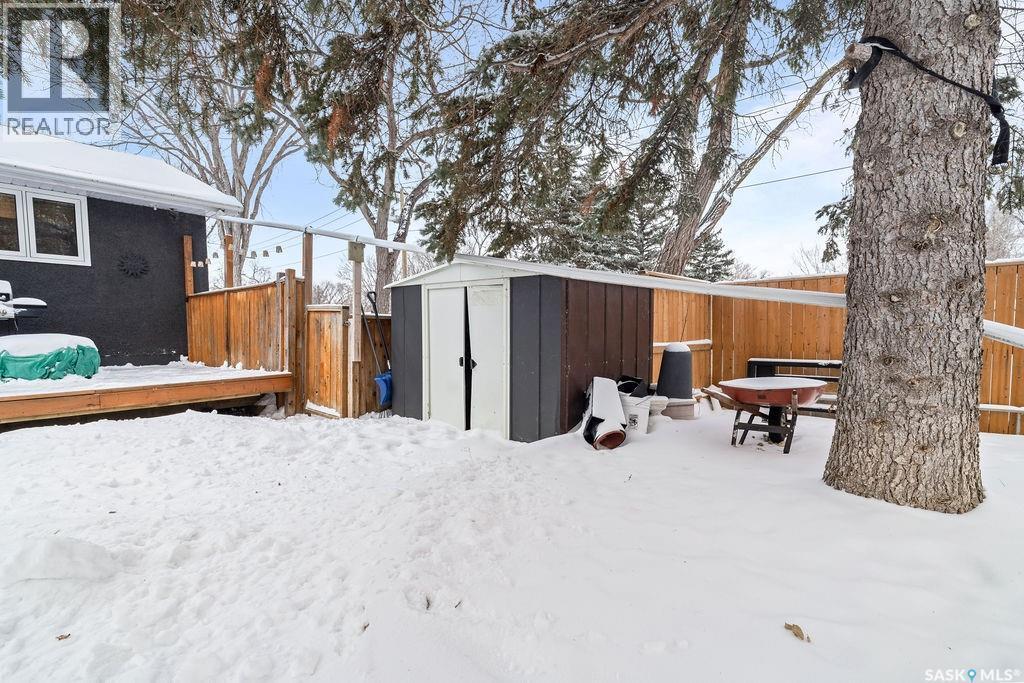4601 Castle Road, Regina, SK - Outdoor With Deck Patio Veranda