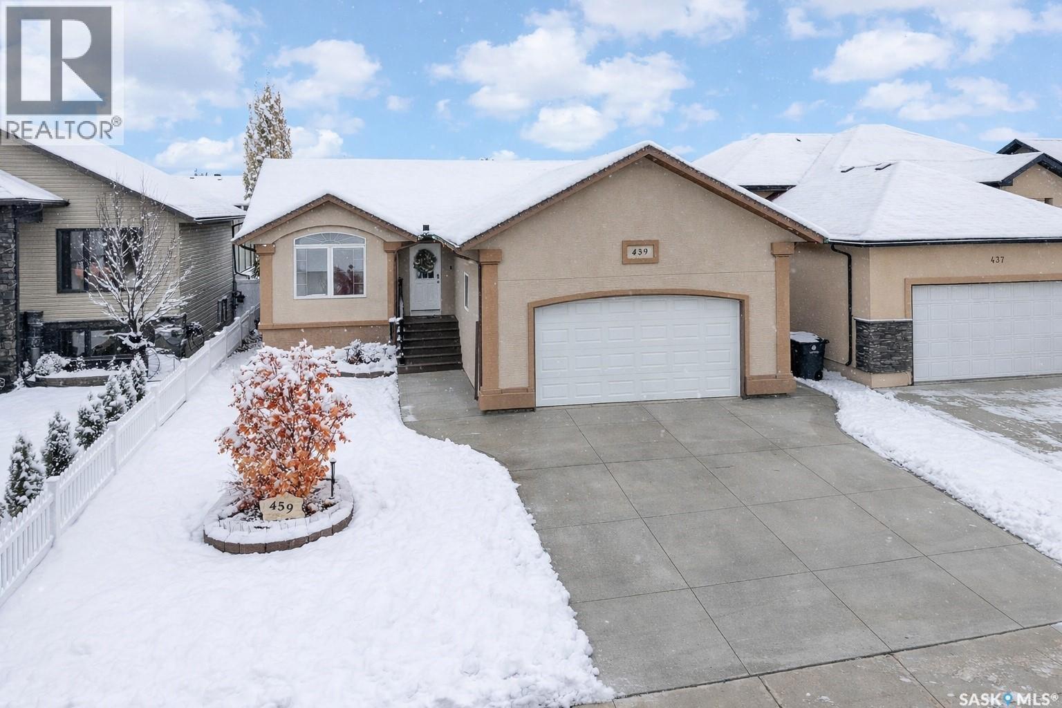 439 Snead Crescent, Warman, SK - Outdoor With Facade