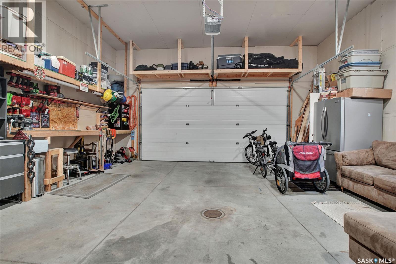 439 Snead Crescent, Warman, SK - Indoor Photo Showing Garage
