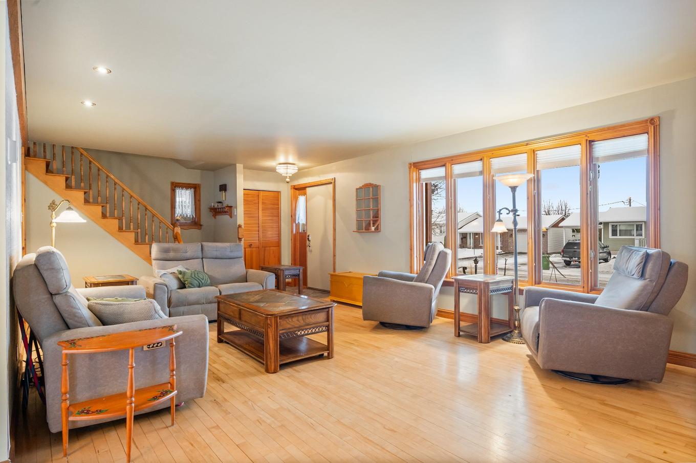 Living room - 5380 Rue Le Ber, Saint-Hyacinthe, QC - Indoor Photo Showing Living Room