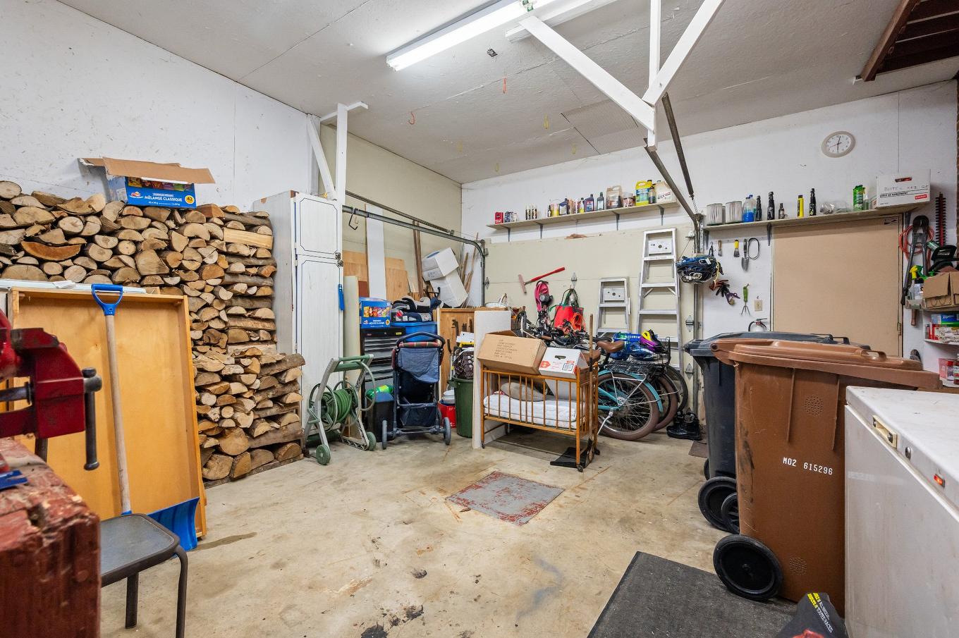 Garage - 5380 Rue Le Ber, Saint-Hyacinthe, QC - Indoor Photo Showing Other Room