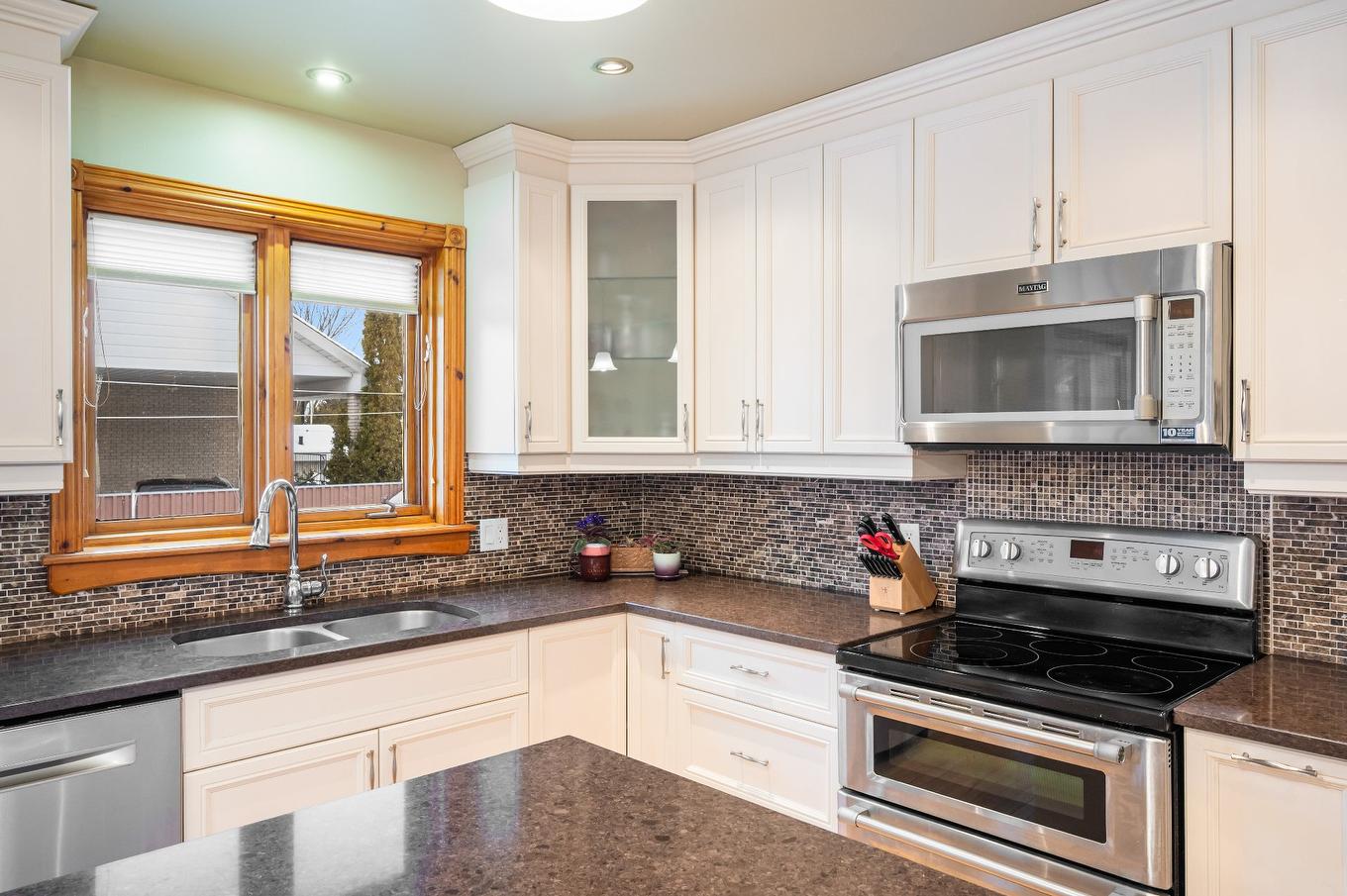 Kitchen - 5380 Rue Le Ber, Saint-Hyacinthe, QC - Indoor Photo Showing Kitchen With Double Sink