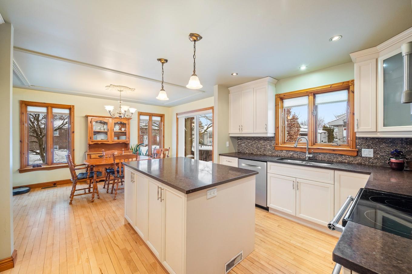 Overall view - 5380 Rue Le Ber, Saint-Hyacinthe, QC - Indoor Photo Showing Kitchen