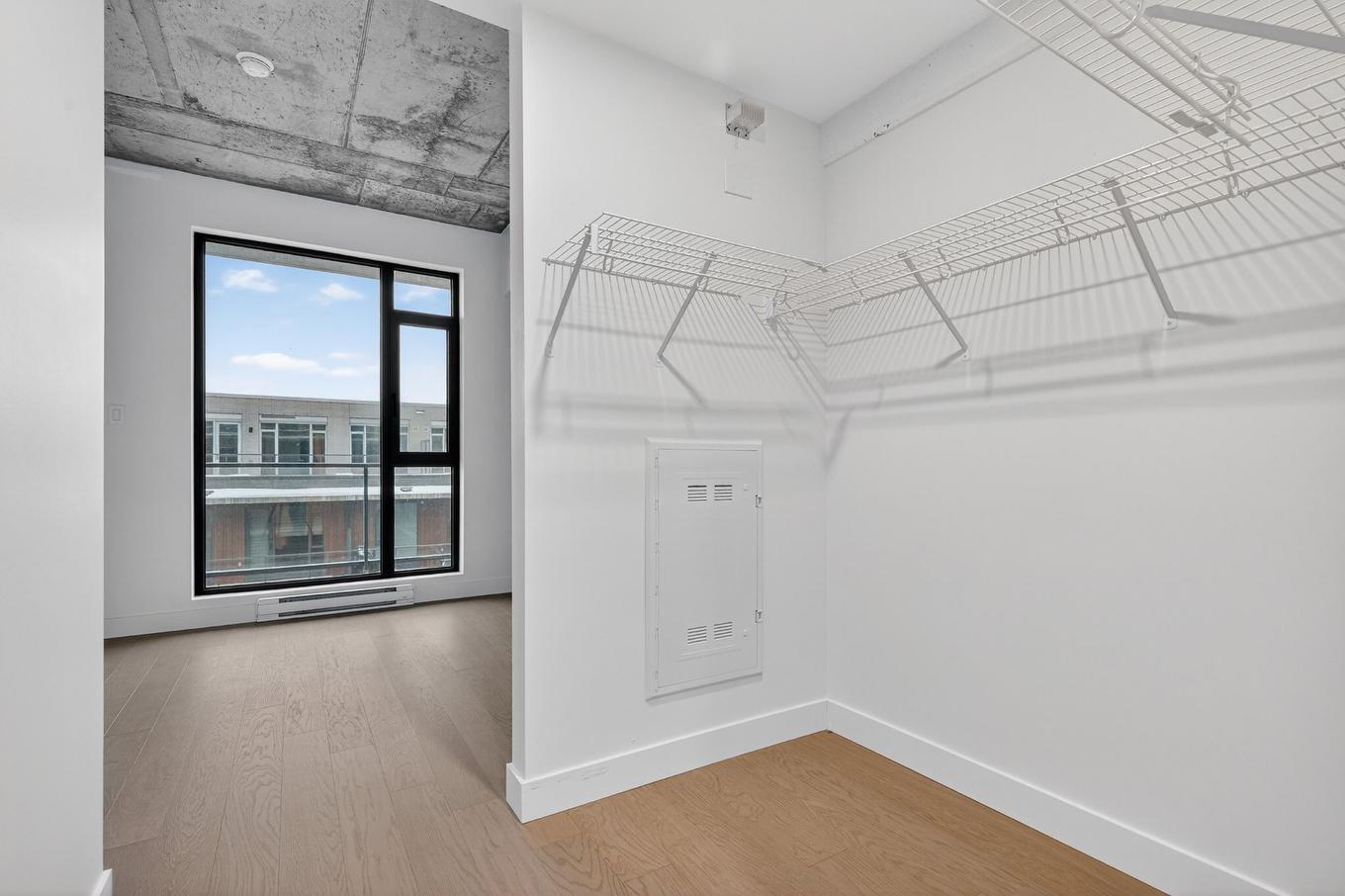 Walk-in closet - 709-200 Boul. Marcel-Laurin, Montréal (Saint-Laurent), QC - Indoor Photo Showing Other Room