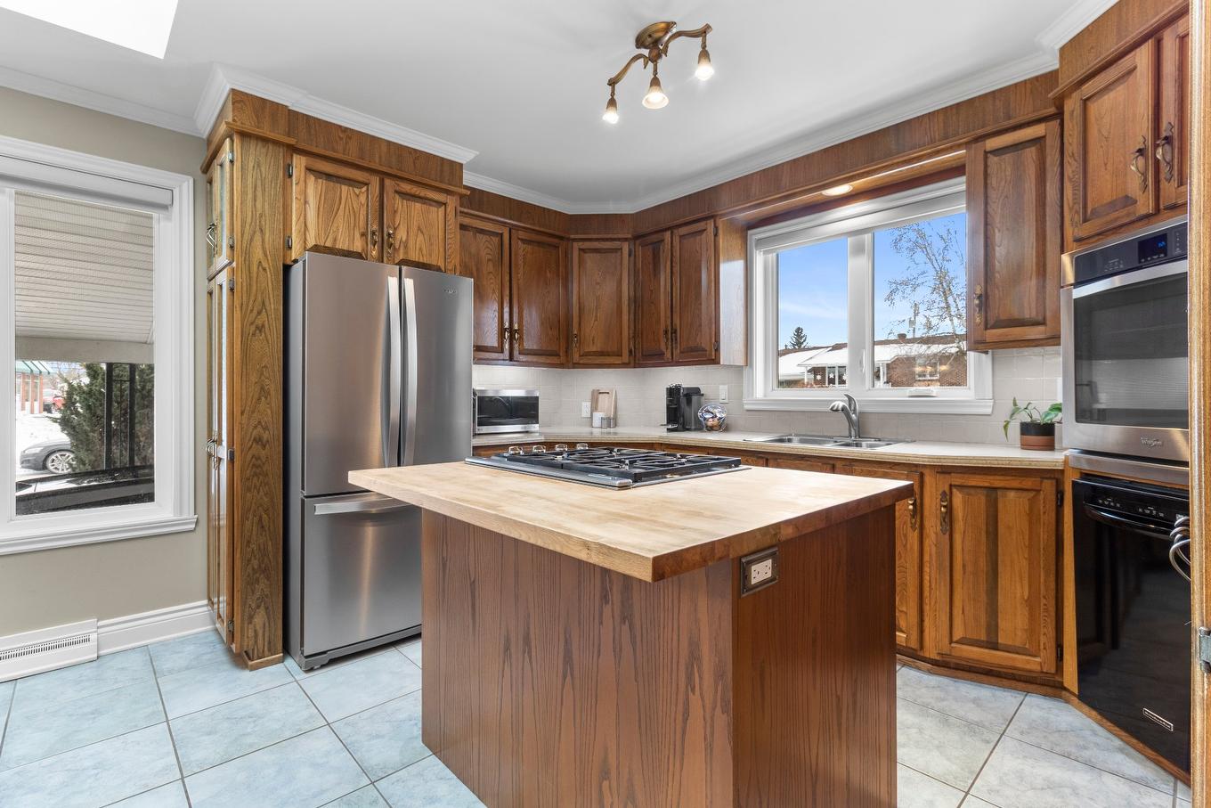 Cuisine - 16 5E Avenue, Salaberry-De-Valleyfield, QC - Indoor Photo Showing Kitchen With Double Sink