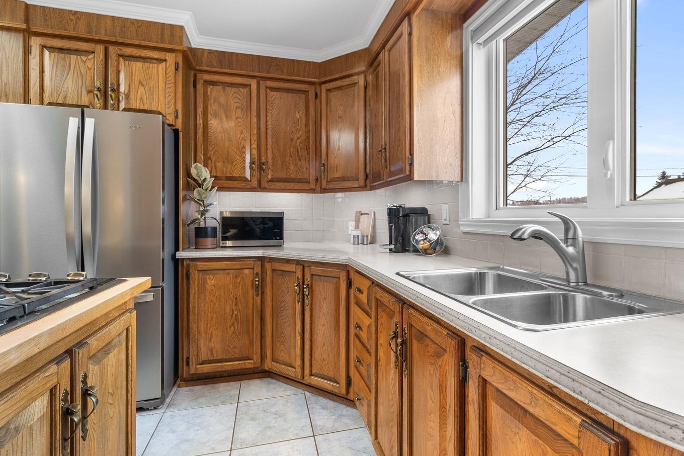 Cuisine - 16 5E Avenue, Salaberry-De-Valleyfield, QC - Indoor Photo Showing Kitchen With Double Sink
