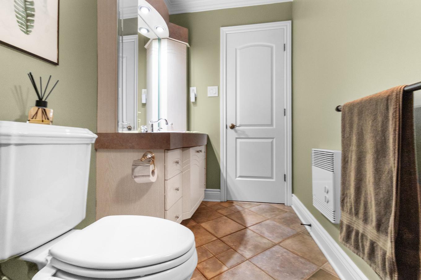 Salle de bains - 16 5E Avenue, Salaberry-De-Valleyfield, QC - Indoor Photo Showing Bathroom