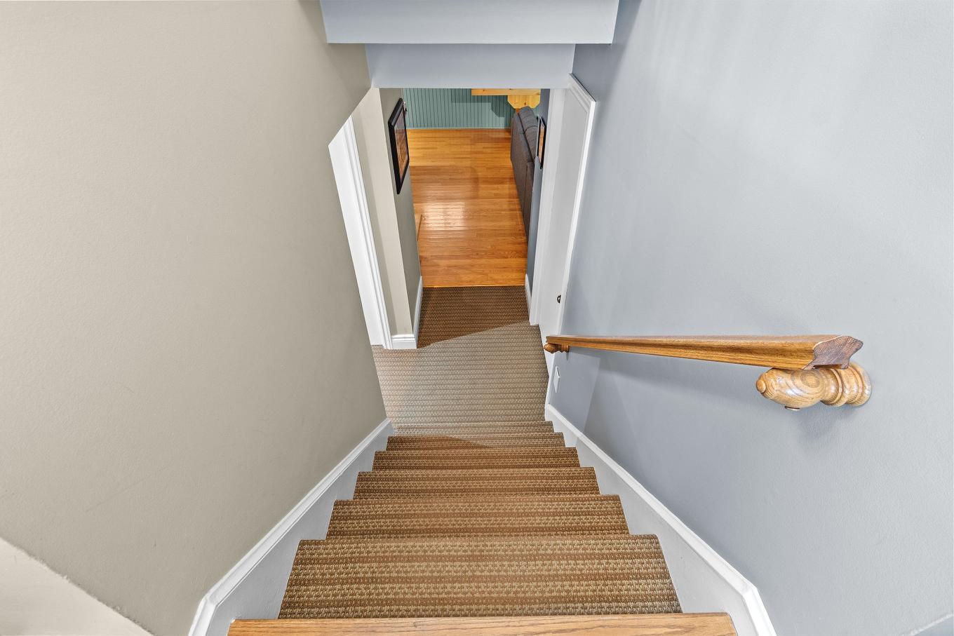 Escalier - 16 5E Avenue, Salaberry-De-Valleyfield, QC - Indoor Photo Showing Other Room