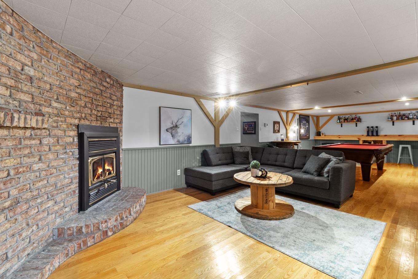 Vue d'ensemble - 16 5E Avenue, Salaberry-De-Valleyfield, QC - Indoor Photo Showing Living Room With Fireplace