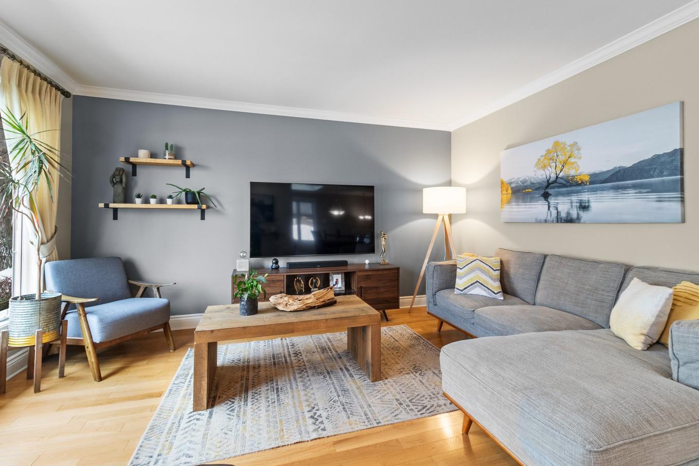 Salon - 16 5E Avenue, Salaberry-De-Valleyfield, QC - Indoor Photo Showing Living Room
