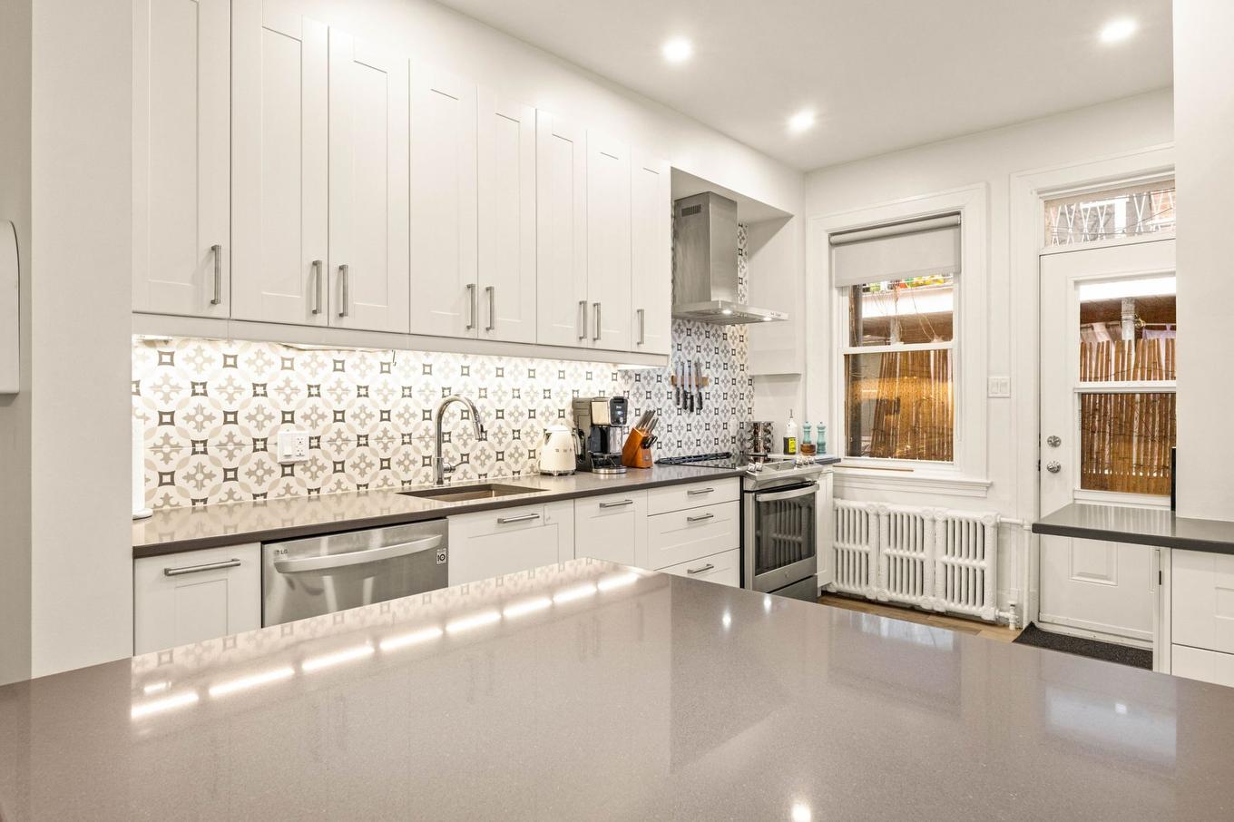 Kitchen - 2265 Av. De Melrose, Montréal (Côte-Des-Neiges/Notre-Dame-De-Grâce), QC - Indoor Photo Showing Kitchen With Upgraded Kitchen