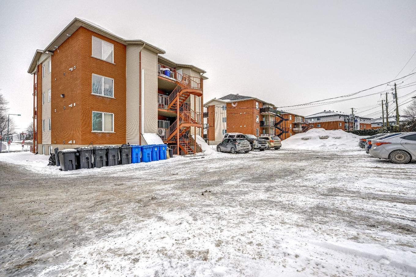 Stationnement - 1-1000 Rue Melançon, Saint-Jérôme, QC - Outdoor