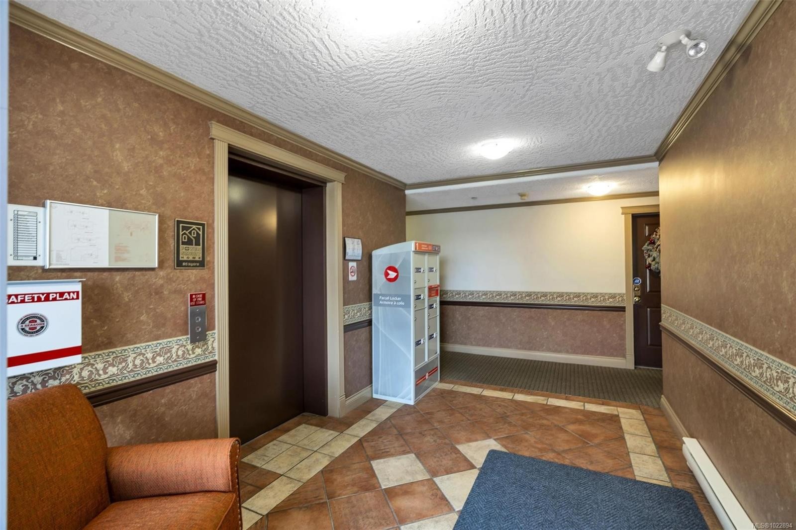 302-1663 Mckenzie Ave, Saanich, BC - Indoor Photo Showing Other Room