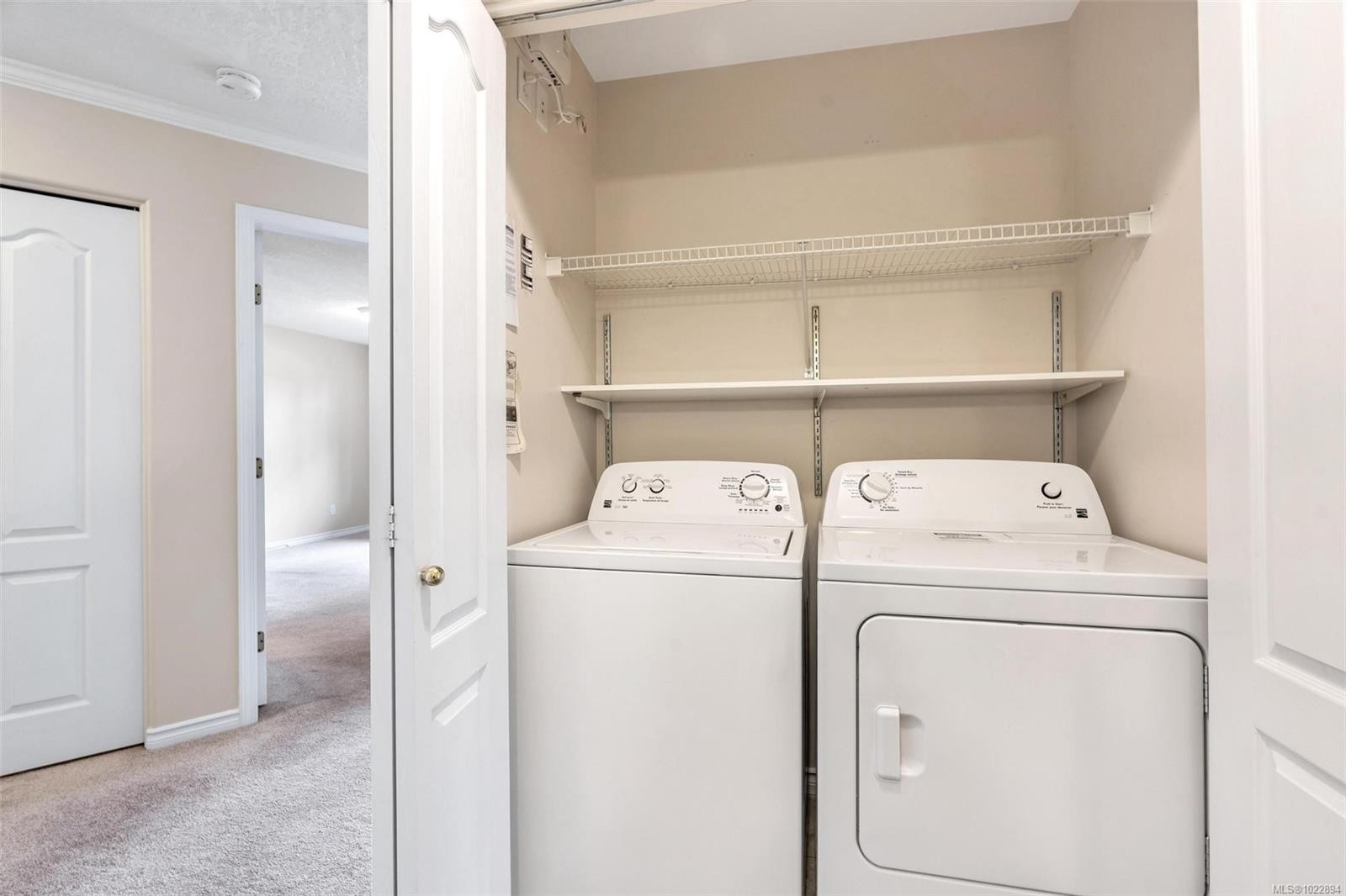 302-1663 Mckenzie Ave, Saanich, BC - Indoor Photo Showing Laundry Room