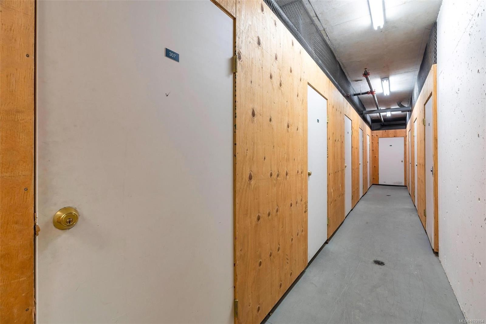 302-1663 Mckenzie Ave, Saanich, BC - Indoor Photo Showing Other Room