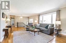 10 Cutting Crescent, King, ON - Indoor Photo Showing Living Room