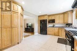 10 Cutting Crescent, King, ON - Indoor Photo Showing Kitchen With Double Sink