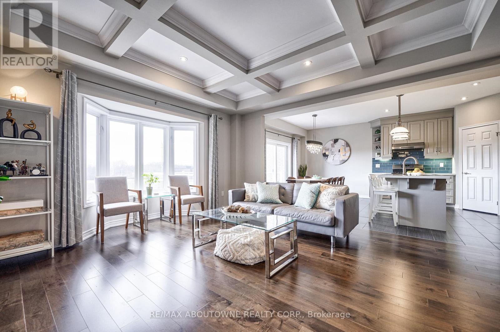 195 Greti Drive, Hamilton, ON - Indoor Photo Showing Living Room