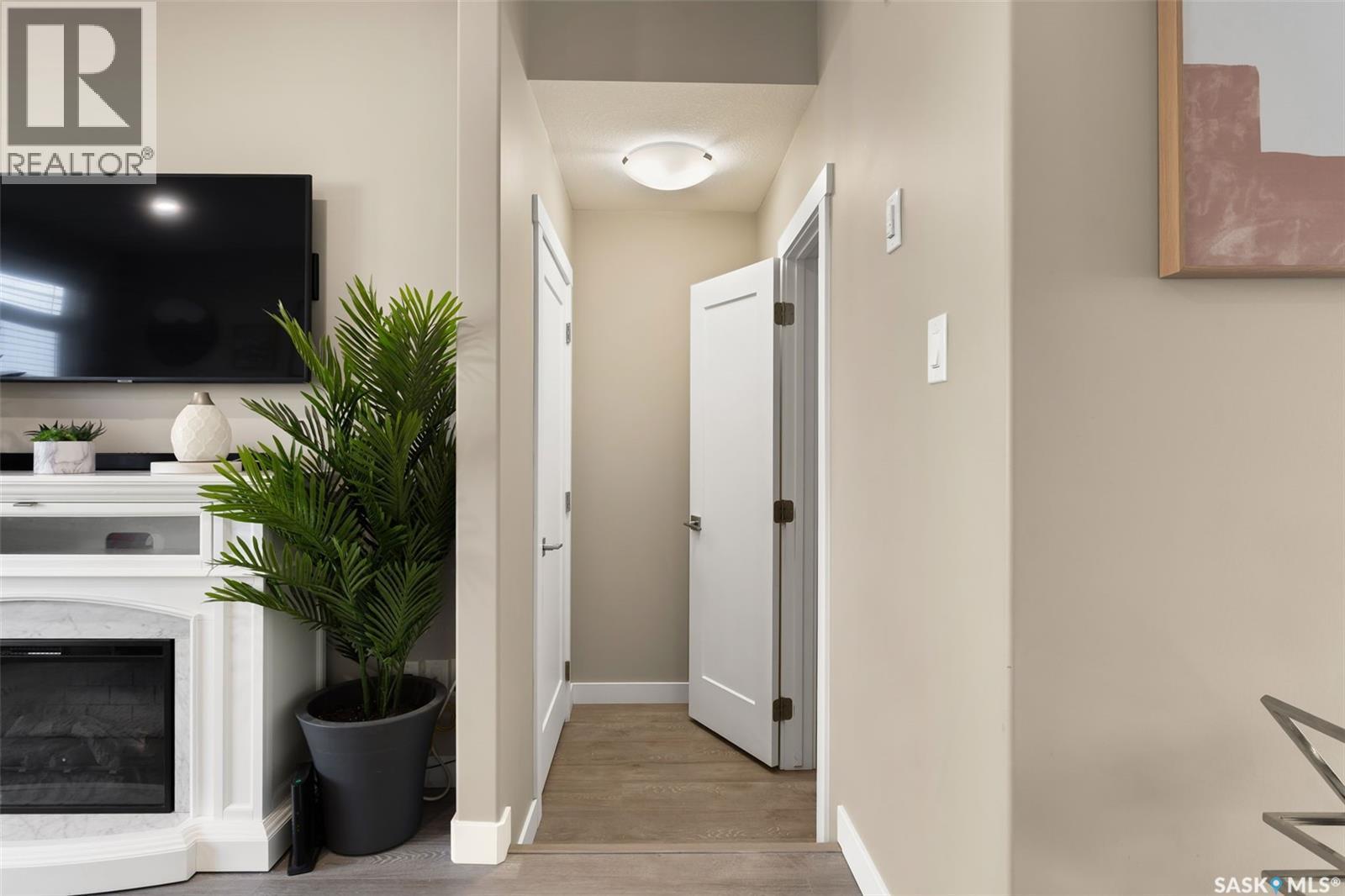 4233 E Keller Avenue, Regina, SK - Indoor