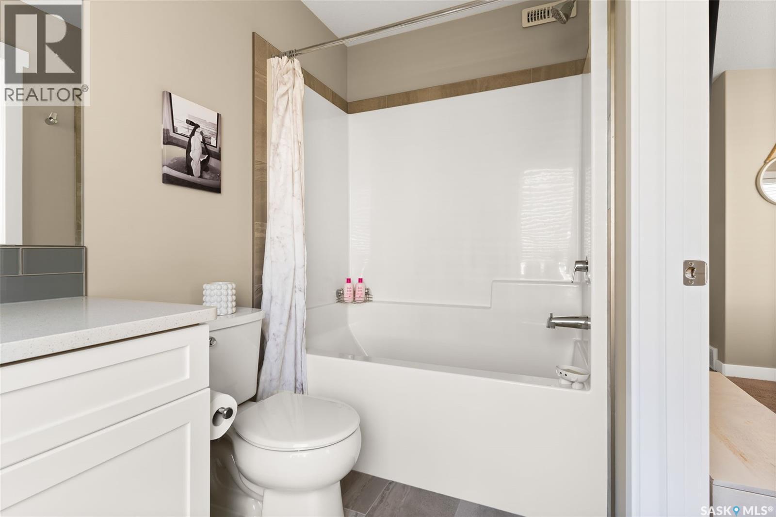 4233 E Keller Avenue, Regina, SK - Indoor Photo Showing Bathroom