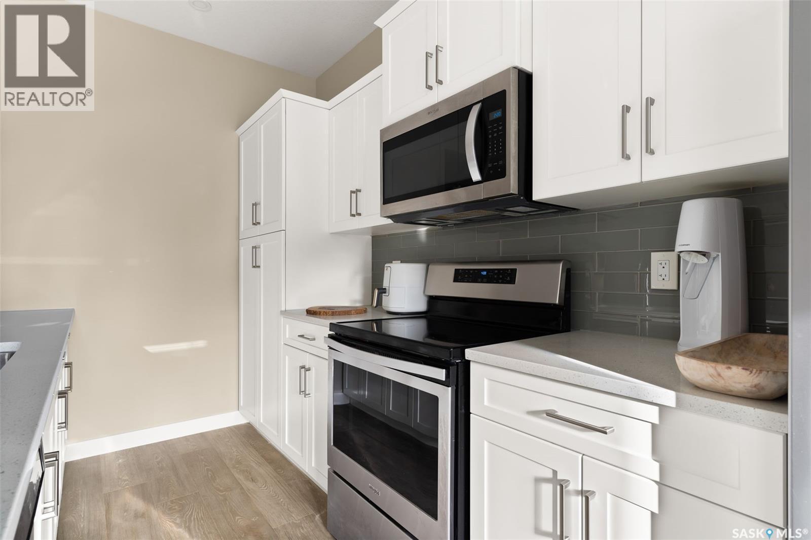 4233 E Keller Avenue, Regina, SK - Indoor Photo Showing Kitchen