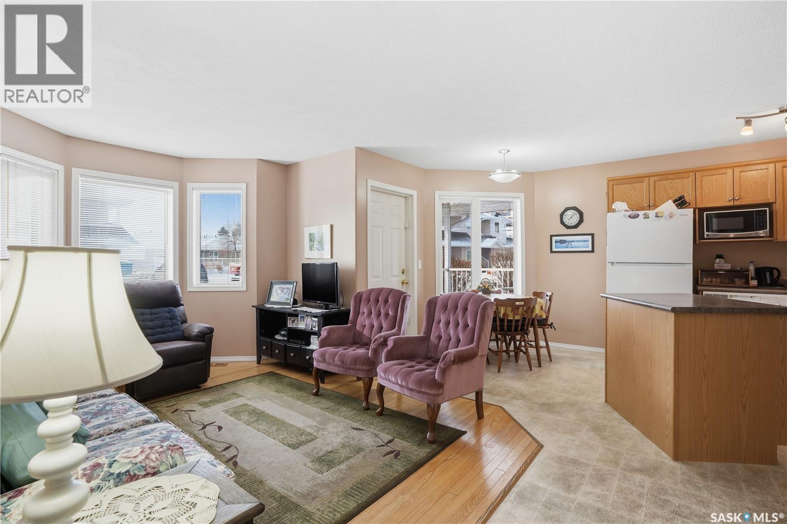 3281 Woodhams Drive E, Regina, SK - Indoor