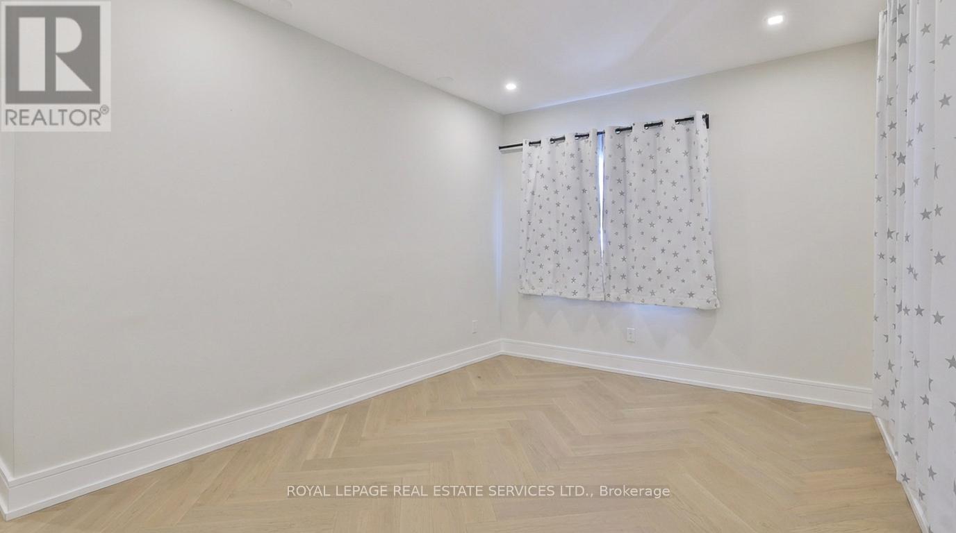 100 Appleby Place, Burlington, ON - Indoor Photo Showing Other Room