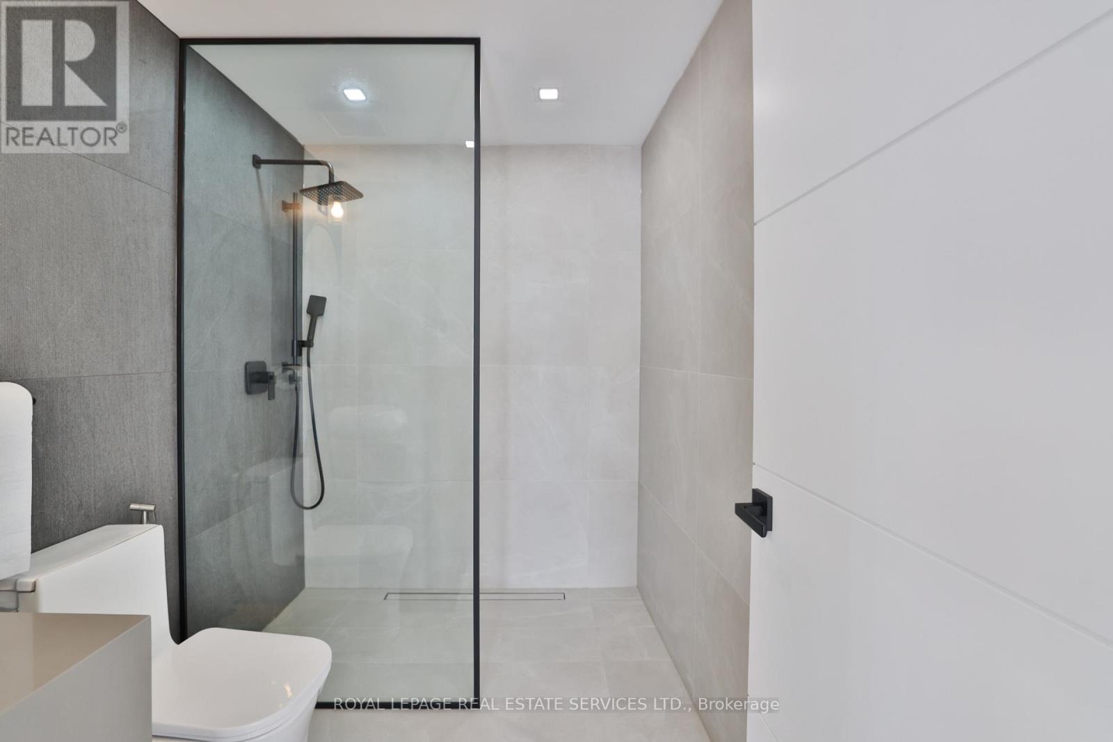 100 Appleby Place, Burlington, ON - Indoor Photo Showing Bathroom