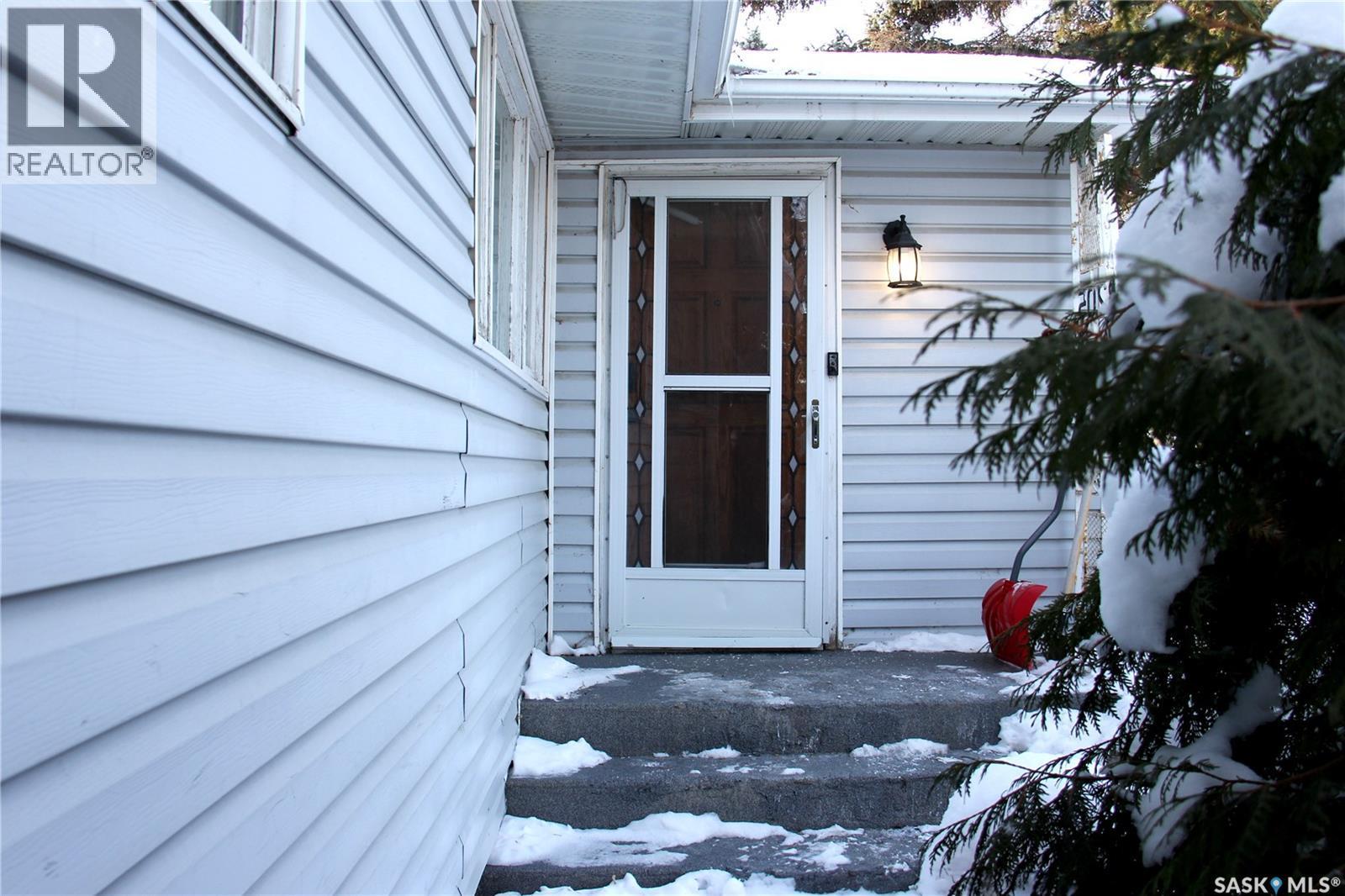 3205 Whitmore Avenue, Regina, SK - Outdoor With Exterior