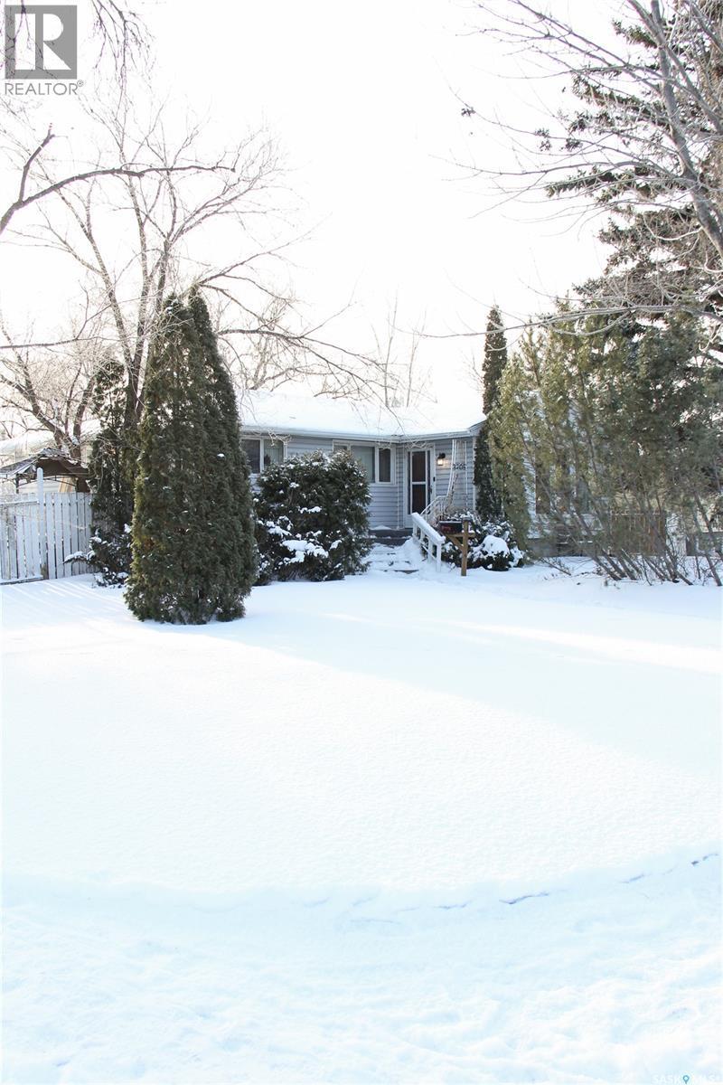 3205 Whitmore Avenue, Regina, SK - Outdoor