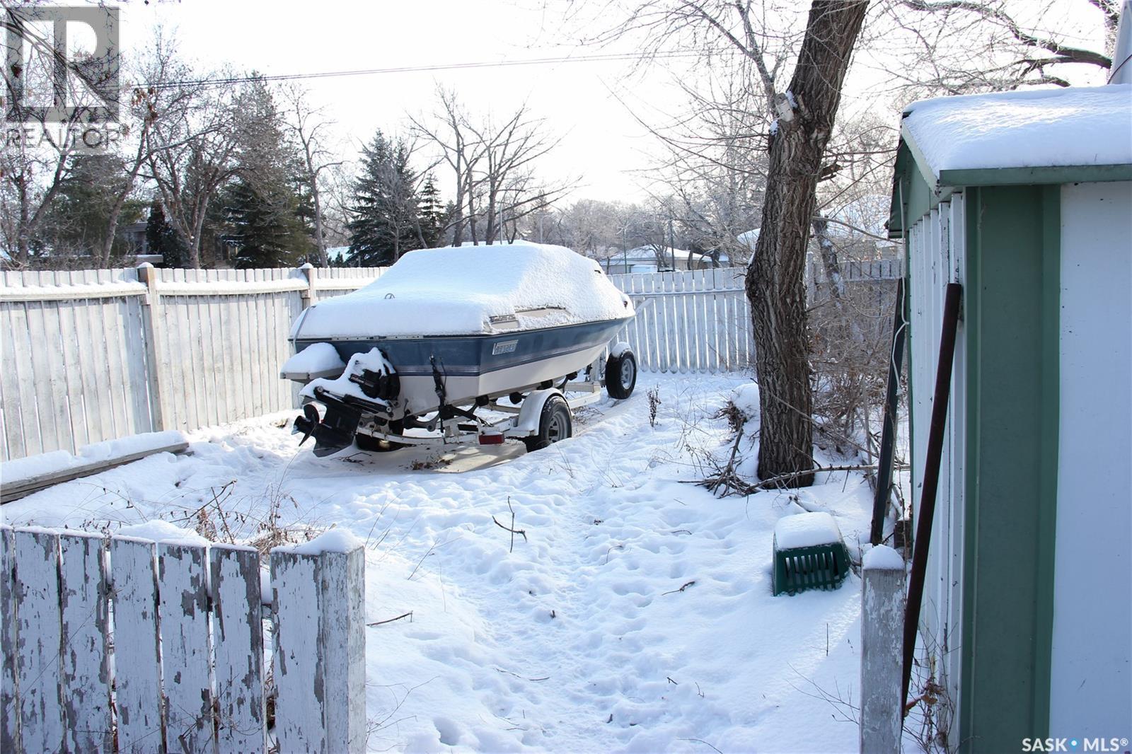 3205 Whitmore Avenue, Regina, SK - Outdoor