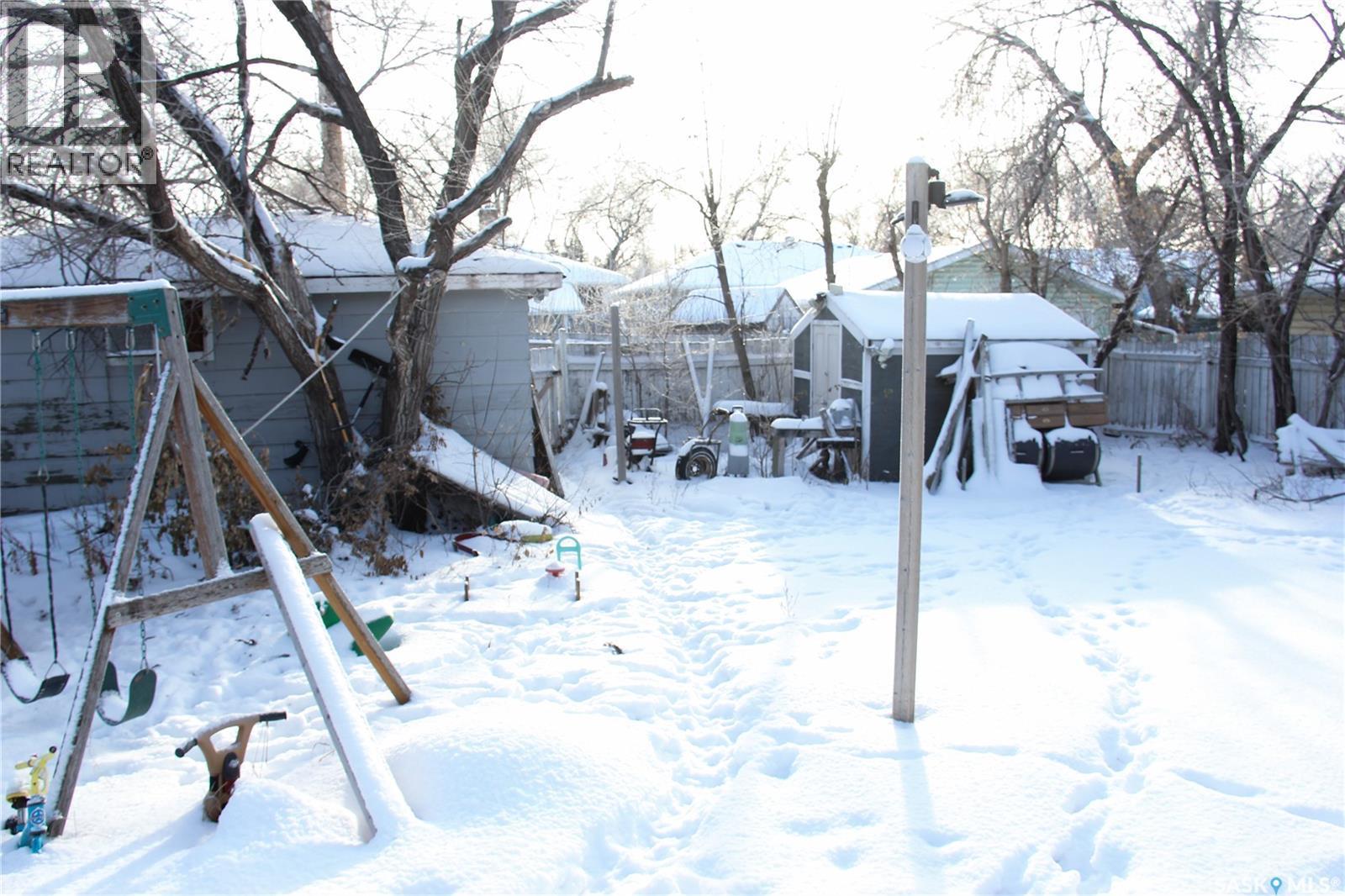 3205 Whitmore Avenue, Regina, SK - Outdoor